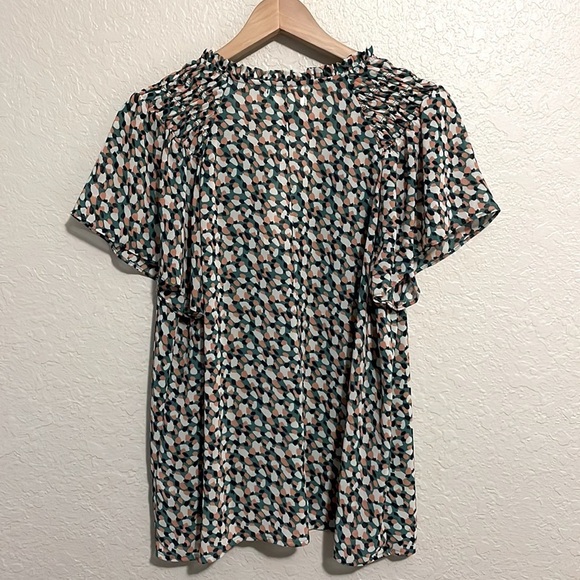 Melloday Women’s Geometric Flutter Sleeve Top Size M NEW - Picture 3 of 7
